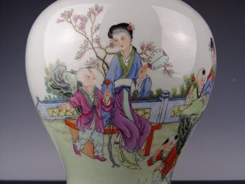 Vase - Porcelaine - Chine - Marque Qianlong, Antiquités & Art