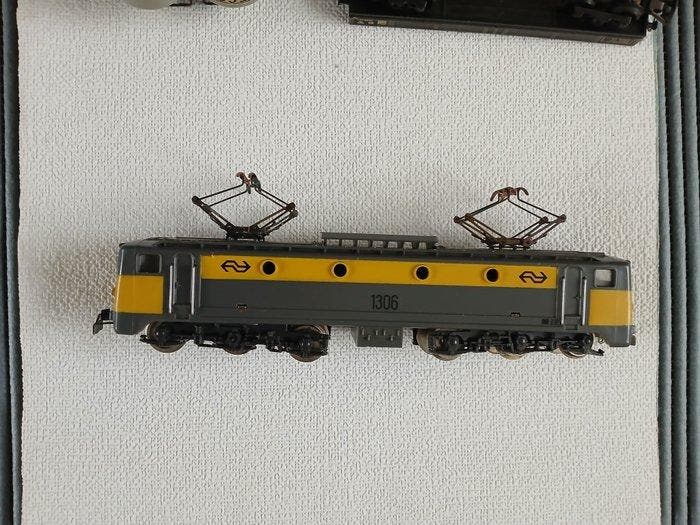 Jouef H0 - Treinset (9) - Serie 1300 locomotief met acht, Hobby en Vrije tijd, Modeltreinen | H0