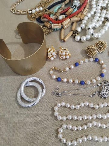 Themacollectie - Lot van 65 sieraden, Antiek en Kunst