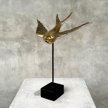 sculptuur, NO RESERVE PRICE - Swallow Fly Down on Stand - 26