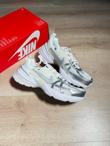 Nike - V2K Run - Sneakers - Maat: EU 44.5 - Nieuw met tags, Nieuw