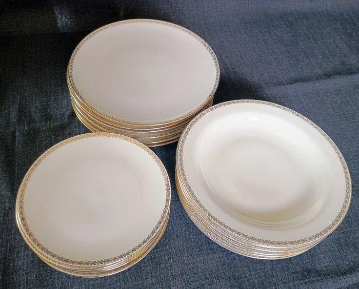 Schumann Arzberg - Tafelservies (18) - Bordo oro - 24 kt, Antiek en Kunst, Antiek | Meubels | Tafels