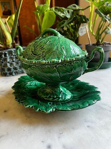 Wedgwood - Tureen - Majolica, Majolica (lood glazuur) -