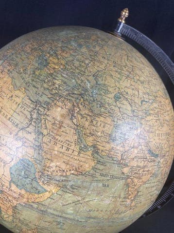 Tabletop globe - Avec texte néerlandais - 1920-1930