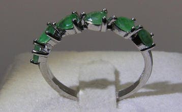 Smaragd ring - Hoogte: 23.2 mm - Breedte: 24.5 mm- 2 g - (1)