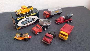 Model vrachtwagen (32) - Lot de 32 camions divers du 1/87 au, Nieuw