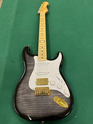 M.J.DOUGLAS - St-Q05 bkg - - Elektrische gitaar
