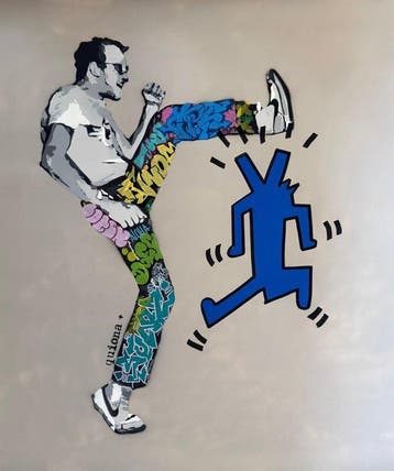 Quiona+ - ‘Keith Haring Plays with His Icons’ XL, Antiek en Kunst