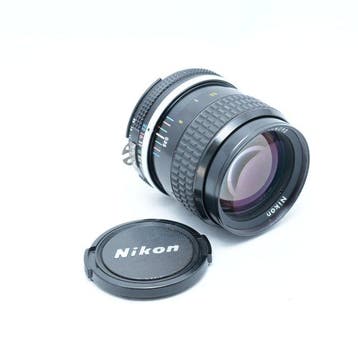Nikon Nikkor 85mm f/2 Objectif d’appareil photo