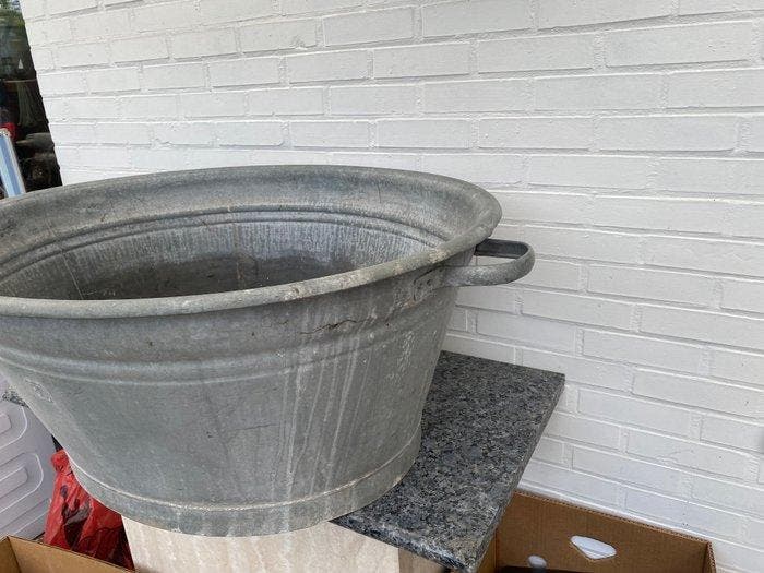 Bloempot - Zinklegering, Antiek en Kunst, Curiosa en Brocante