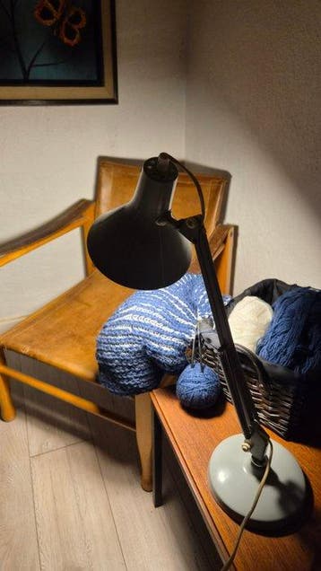 Articulated Arm - Vintage Adjustable Metal Desk Lamp -, Antiek en Kunst