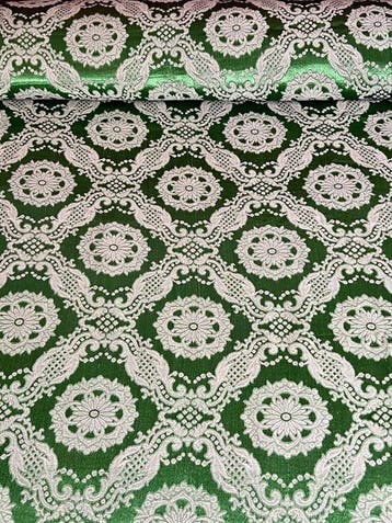 Geborduurd bedsprei van smaragdgroene zijde en wit,