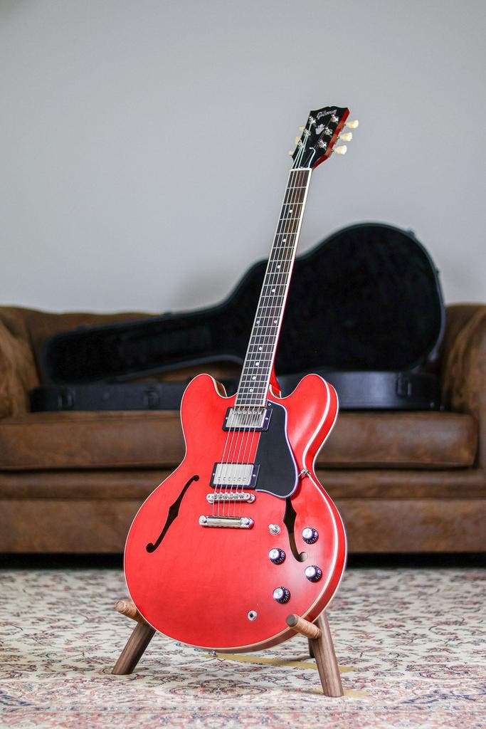 Gibson ES-335 2023 | Satin Cherry, Musique & Instruments, Instruments à corde | Guitares | Électriques, Envoi