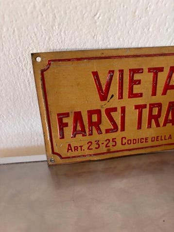 Zeldzaam Italiaans verkeerstekstbord Verboden je te laten