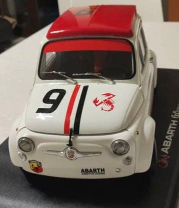 1:18 - Model sedan - Fiat Abarth 695 Esseesse