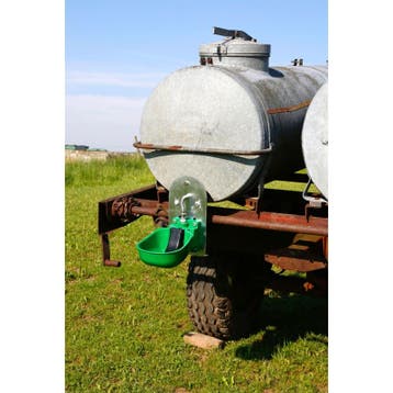 Abreuvoir kn50 à palette pvc 2,2l, raccord 1-2&3-4 - kerbl, Articles professionnels, Agriculture | Aliments pour bétail