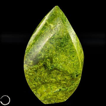 Natuurlijke serpentijnvlam uit Peru – straalend groen met