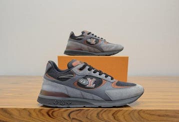 Louis Vuitton - Run Away - Sneakers - Maat: EU 43