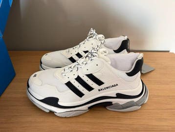 Balenciaga - Balenciaga × Adidas Triple S sneakers Size 46