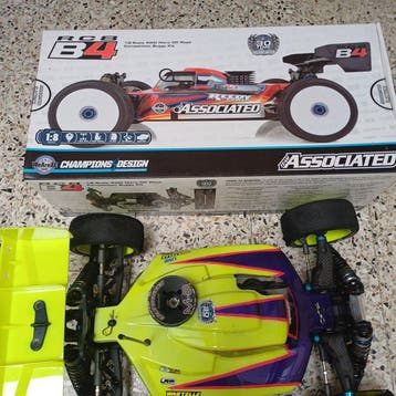 Associated 1:8 - Modelbouwdoos - Associated RC8 B4