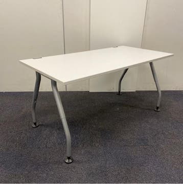 werndl verstelbaar bureau, 160x80cm, wit blad - grijze poten, Huis en Inrichting, Bureaus, In hoogte verstelbaar, Gebruikt