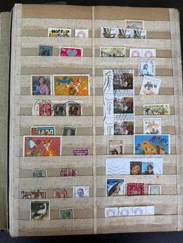 Monde - 2 livres - Collection de vieux timbres oblitérés et