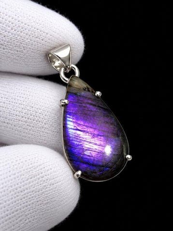 Pendentif élégant en labradorite lilas, très rare et unique,