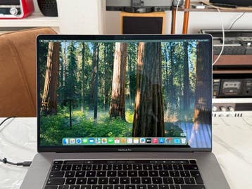 Apple MacBook Pro 16, HexaCore i7, 16GB RAM, 512GB NVMe -