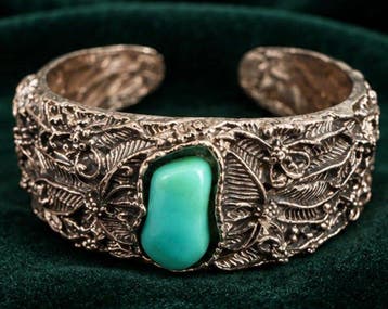 Bracelet manchette argenté plaqué or, orné dune pierre de