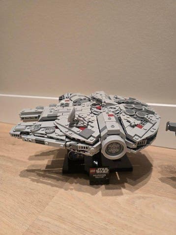 Lego Set - Star Wars - Millennium Falcon; Invisible Hand;