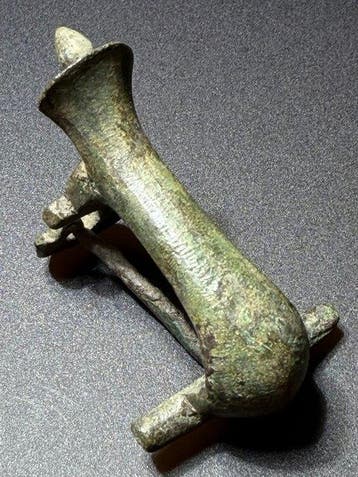 Romain antique Bronze Fibule classique, magnifiquement