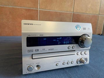 Onkyo - DR-815 Compact Universal DVD/CD/SACD Solid state