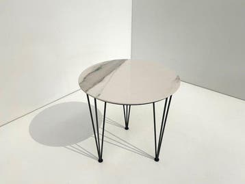 Maconi - Bijzettafel - Piramide - Gres / geverfde metalen, Antiek en Kunst