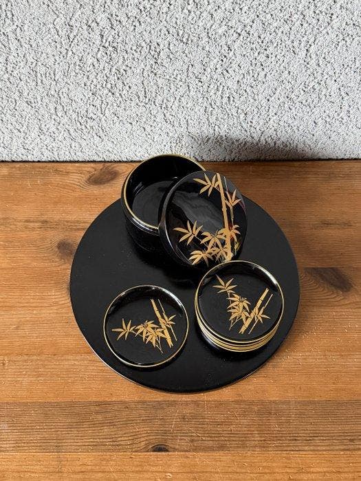 Schotel (8) - a round lacquer tray, a covered storage box,, Antiek en Kunst, Antiek | Overige Antiek