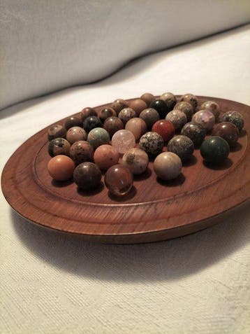 Bordspel - Tavola del solitario con biglie di pietra - Hout