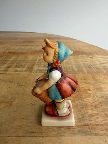 Goebel - Figurine - Little Helper - Porcelaine