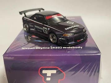 Tarmac Works 1:64 - Voiture miniature - Jonsibal Widebody