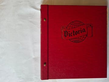 Monde - 3 albums de timbres de Gibraltar, Hong Kong,