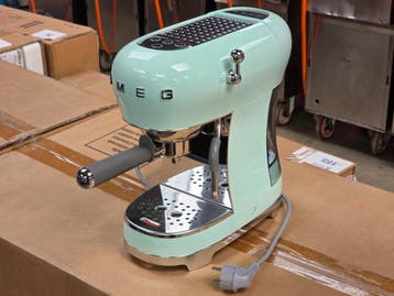 Espressomachine Smeg ECF02PGEU, Nieuw in verpakking