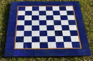 Prachtig schaakspel gemaakt van lapis lazuli en marmer