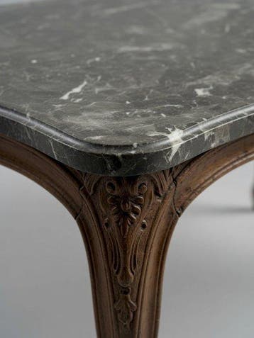 Salontafel - Een tafel in Louis XV-stijl, met gesneden hout