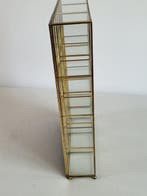 Vitrine présentoir en verre, laiton et fond miroir – Style