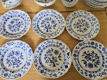 Zwiebelmuster / Blue Onion Dinner Service – 26 Pieces -