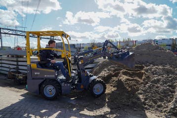 Eurotrac W10 kniklader | Kubota 22 pk | Slechts 89 cm breed, Ophalen, Werkplaats, Gebouw of Erf