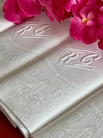 Oud linnen tafelkleed, bijpassende servetten, met de hand, Antiek en Kunst