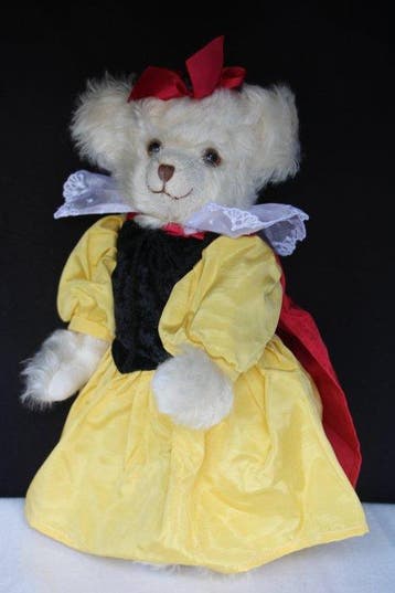 Hermann: Sneeuwwitje teddybeer, nummer 6 van 100 - Teddybeer