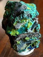 Volborthiet groen fluorescerend, azuriet, chrysocolla en