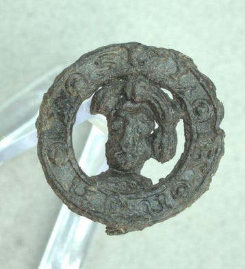 Medieval pewter Pilgrims Badge with head - 17 mm (Zonder