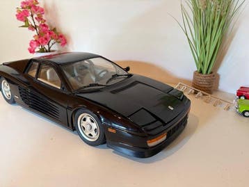 Pocher 1:8 - Modelauto - Ferrari Testarossa