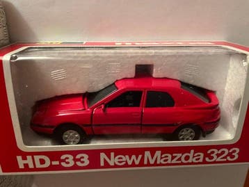 Diapet Yonezawa 1:40 - Modelauto - Mazda 323F (New Mazda